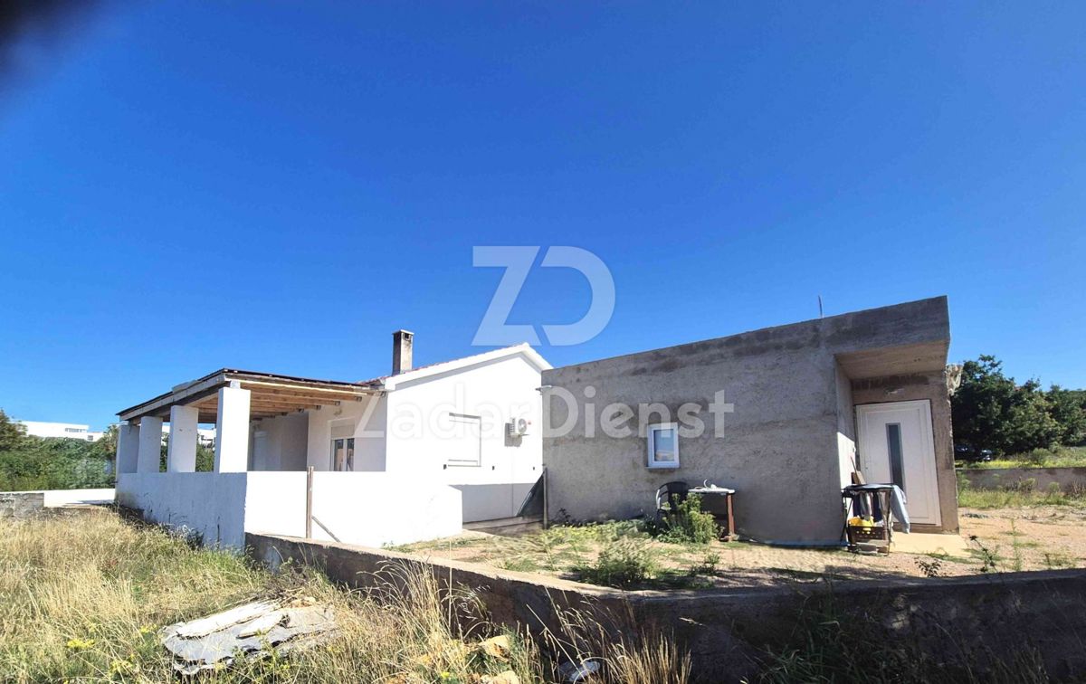 Casa con piscina e appartamento aggiuntivo con due camere da letto a Maslenica