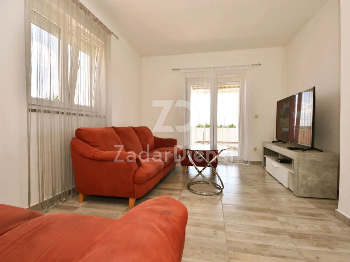 Casa con piscina e appartamento aggiuntivo con due camere da letto a Maslenica