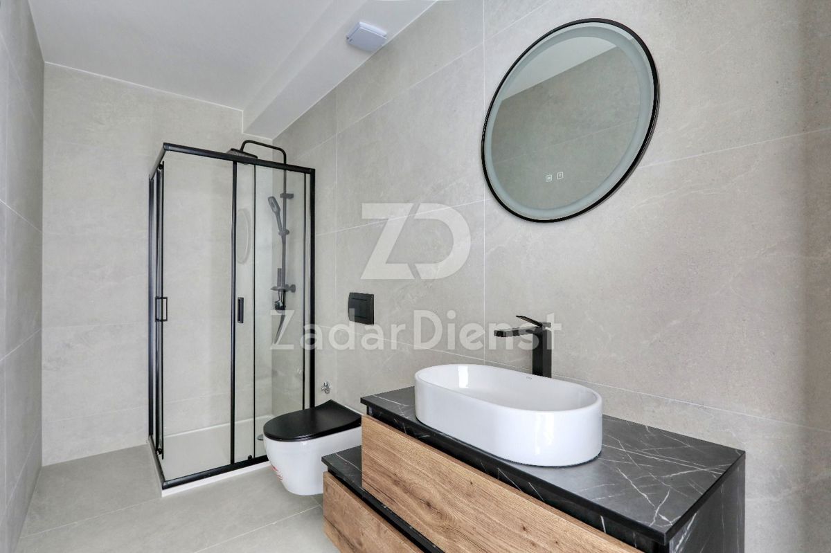 Villa moderna a schiera con 4 unità abitative a Privlaka