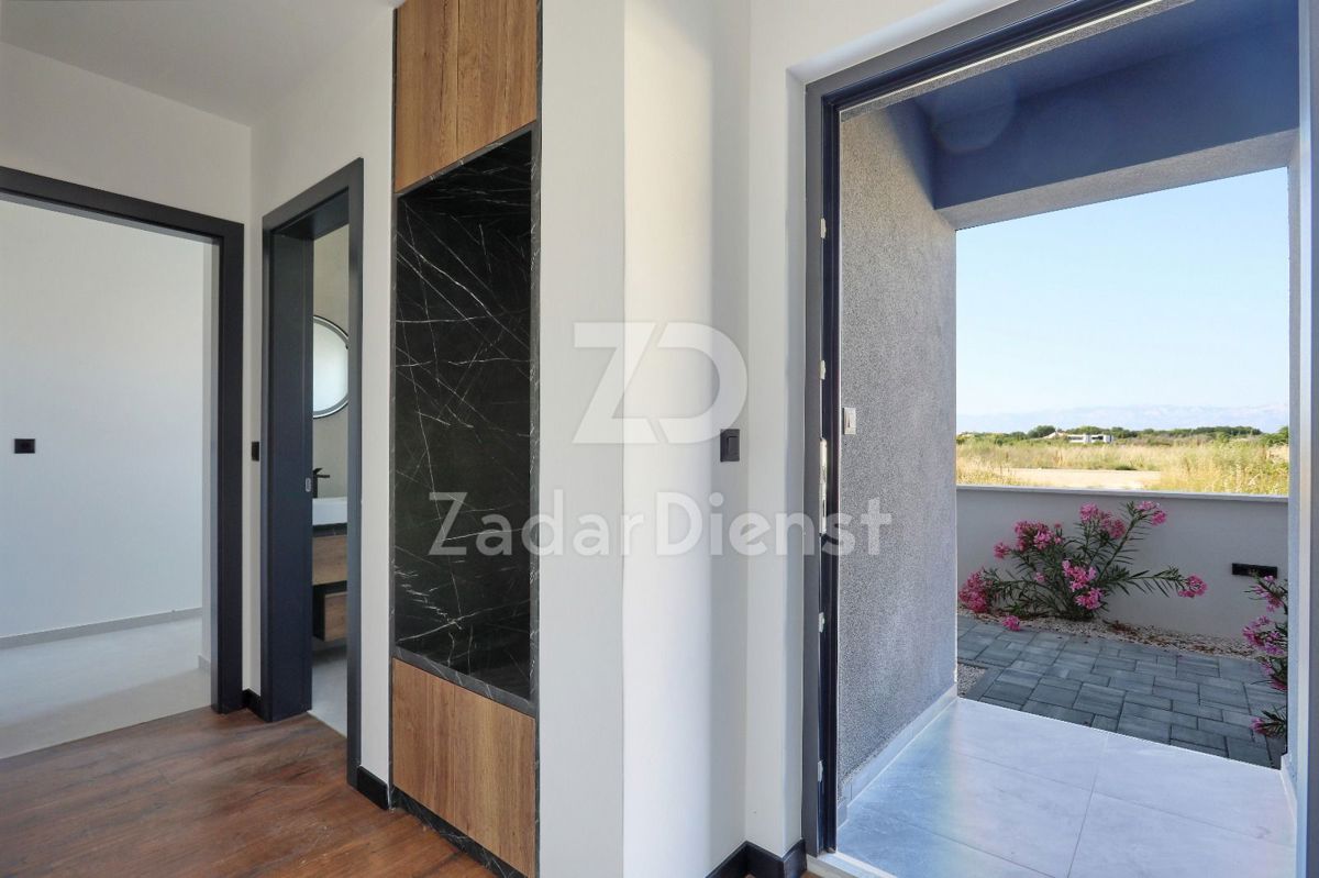 Villa moderna a schiera con 4 unità abitative a Privlaka