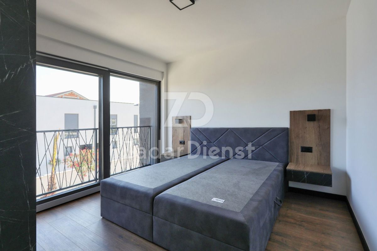 Villa moderna a schiera con 4 unità abitative a Privlaka