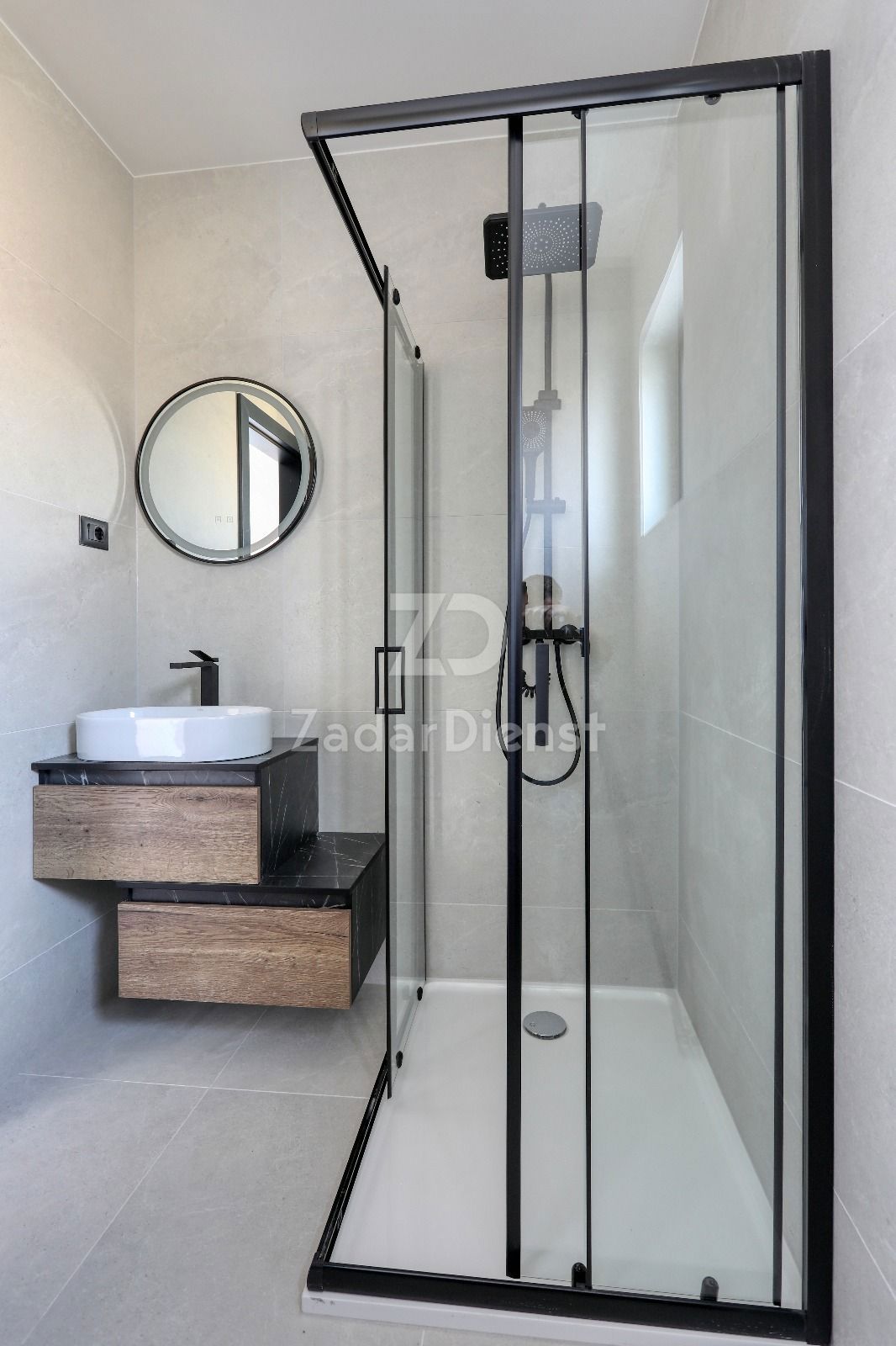 Villa moderna a schiera con 4 unità abitative a Privlaka