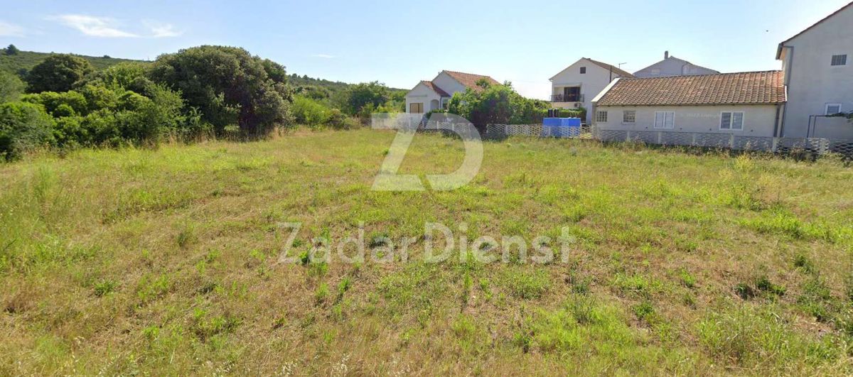 Terreno di 781 m2 con permesso di costruzione a Sukošan