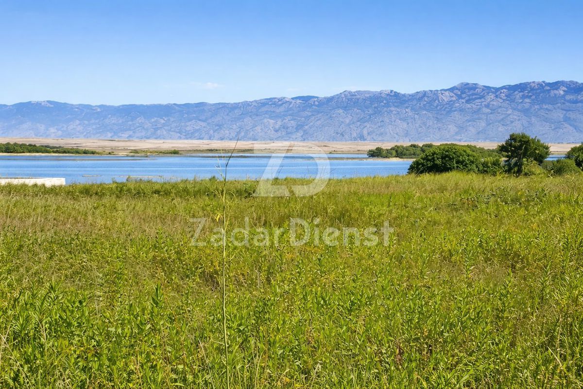 Terreno di 1818 m2 con vista mare a Privlaka