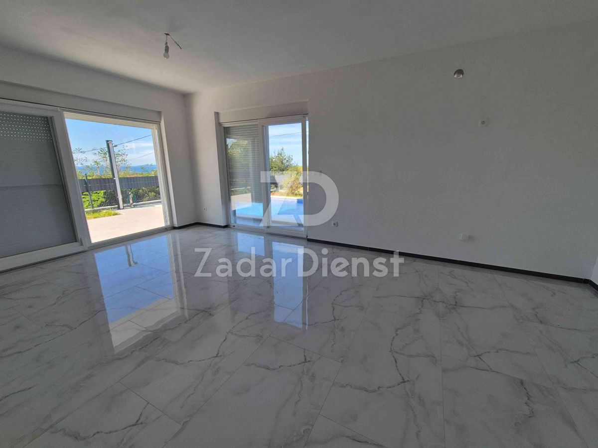 Villa moderna con piscina in una nuova costruzione sull'isola di Vir