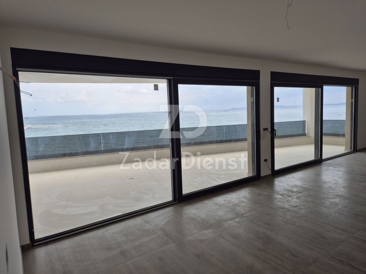 Appartamento di 92 m2, prima fila sul mare sull'isola di Vir