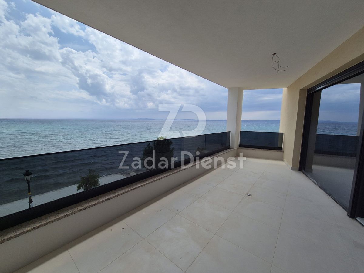 Appartamento di 92 m2, prima fila sul mare sull'isola di Vir