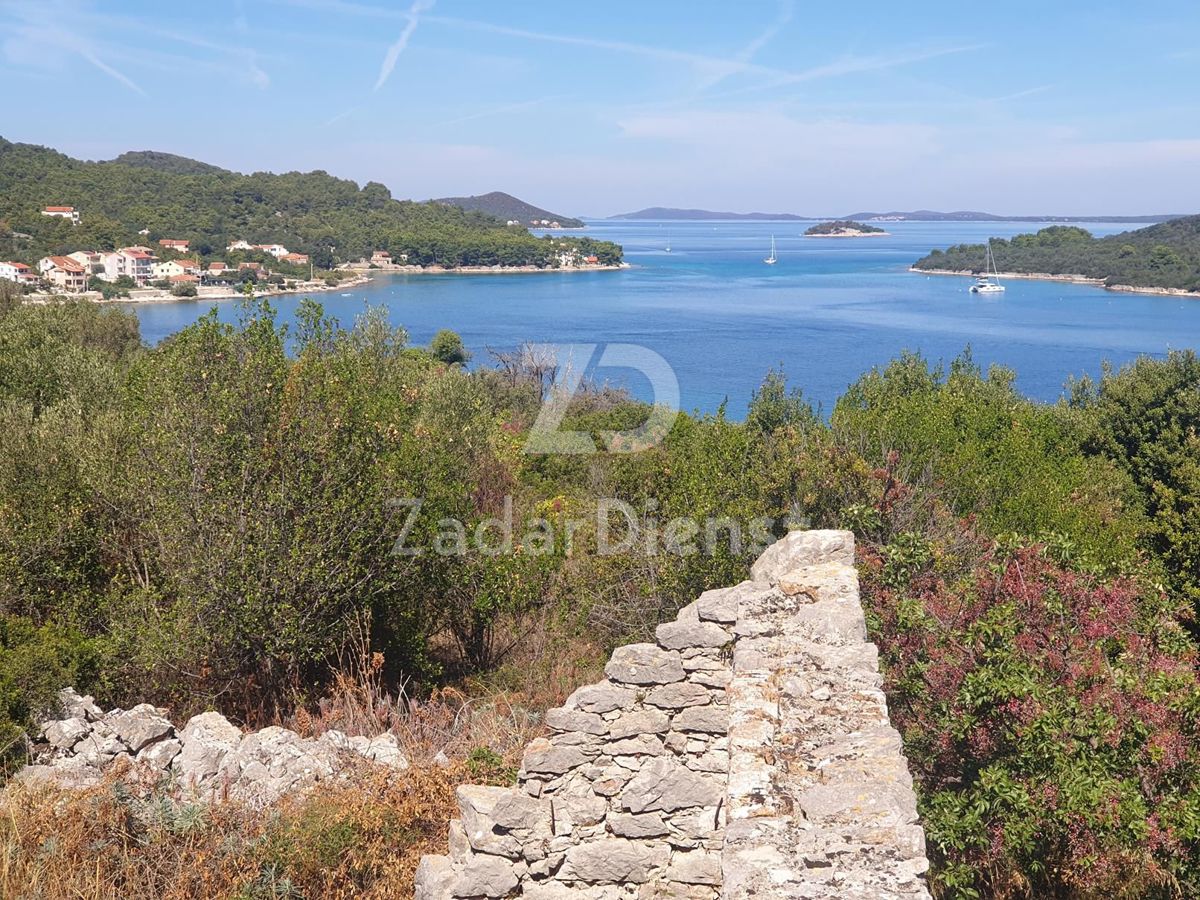 Terreno edificabile con costruzione avviata