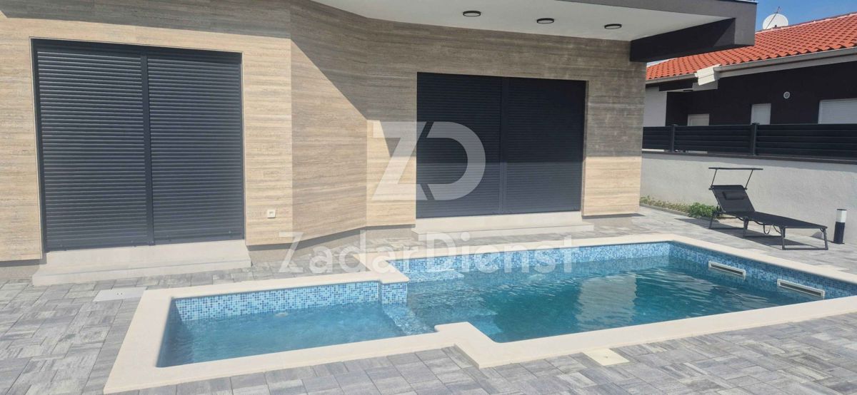 Casa moderna con piscina sull'isola di Vir