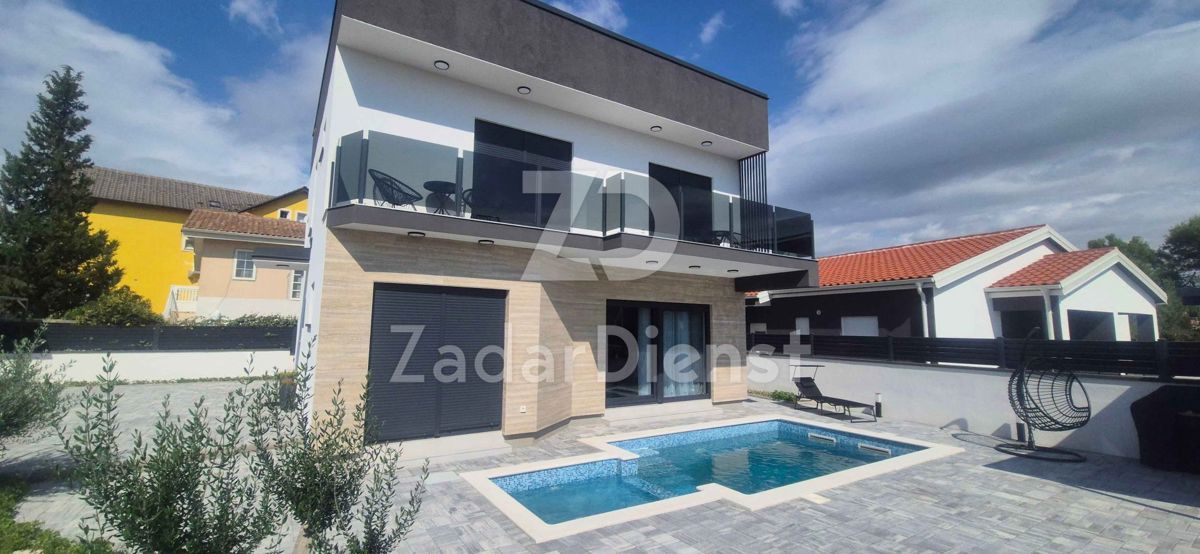Casa moderna con piscina sull'isola di Vir