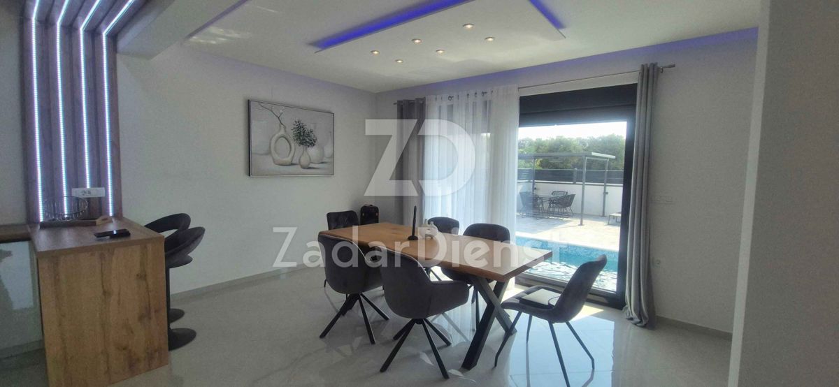 Casa moderna con piscina sull'isola di Vir