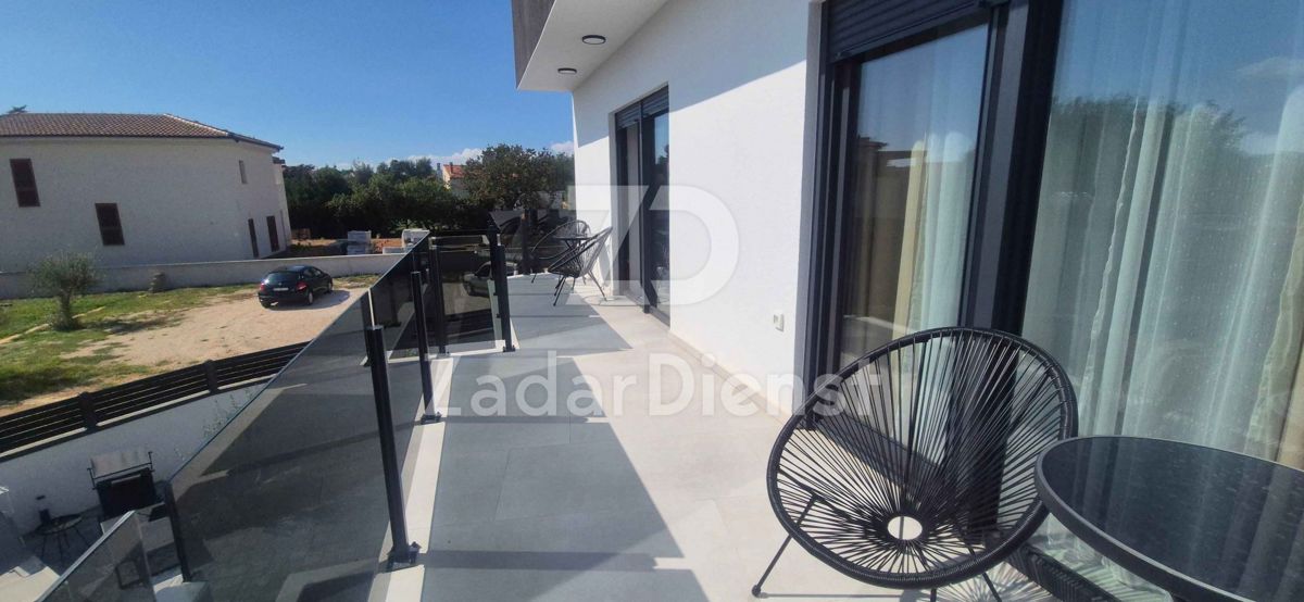 Casa moderna con piscina sull'isola di Vir