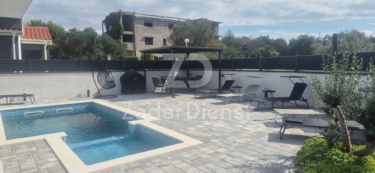 Casa moderna con piscina sull'isola di Vir