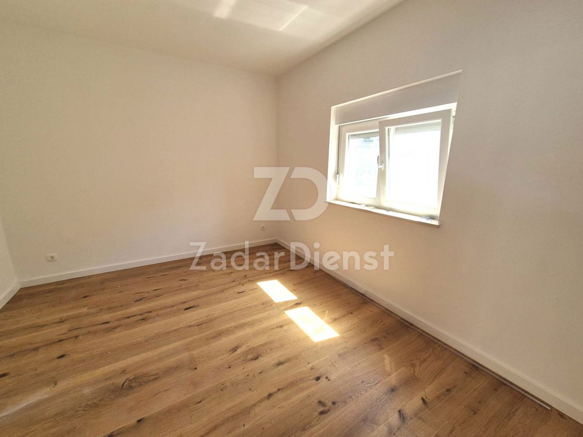 Casa con 2 appartamenti separati e vista mare a Zara