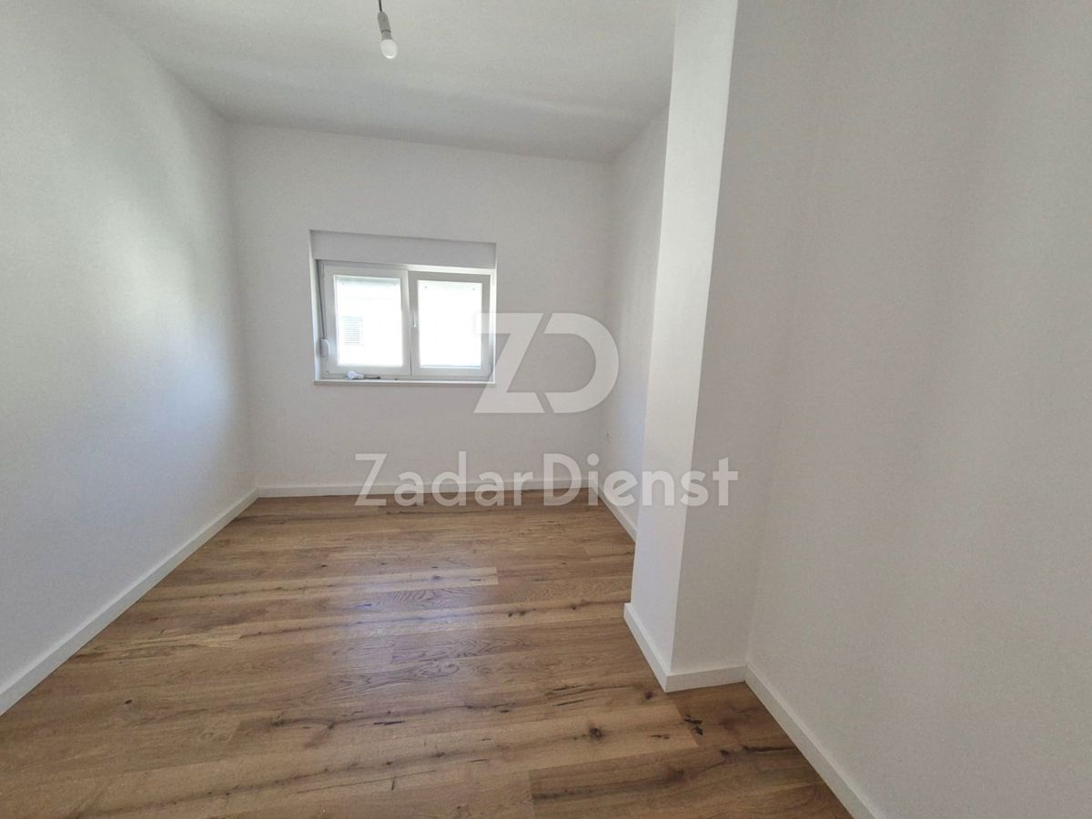 Casa con 2 appartamenti separati e vista mare a Zara