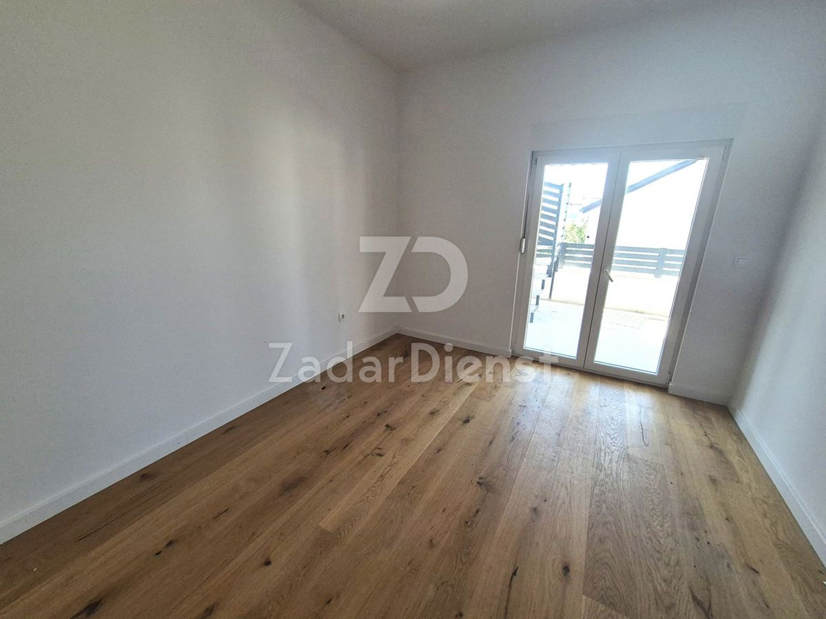 Casa con 2 appartamenti separati e vista mare a Zara