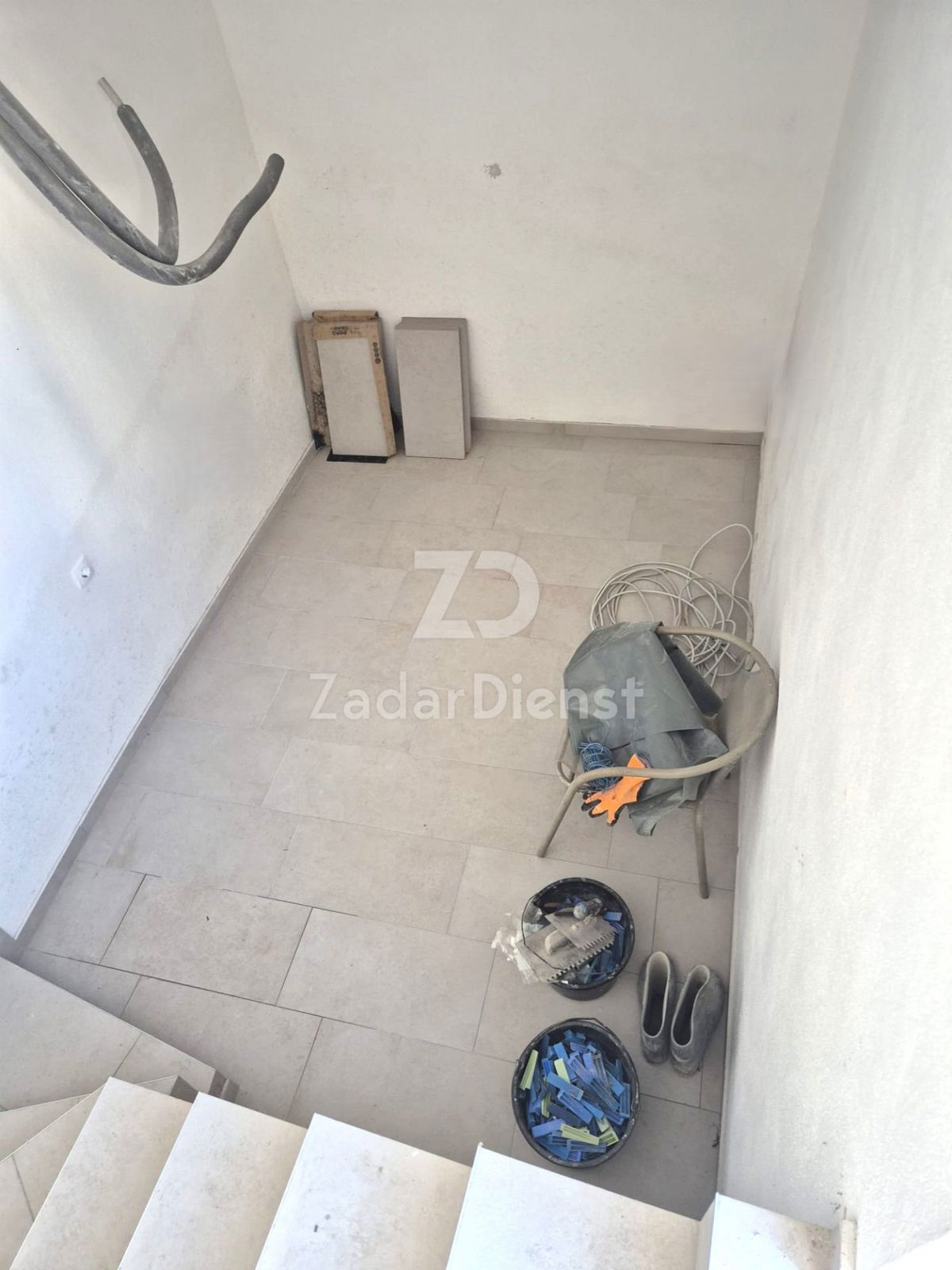 Casa con 2 appartamenti separati e vista mare a Zara