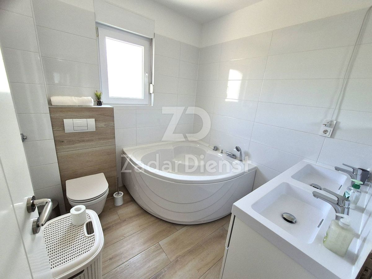 Appartamento moderno con vista mare a Sukošan