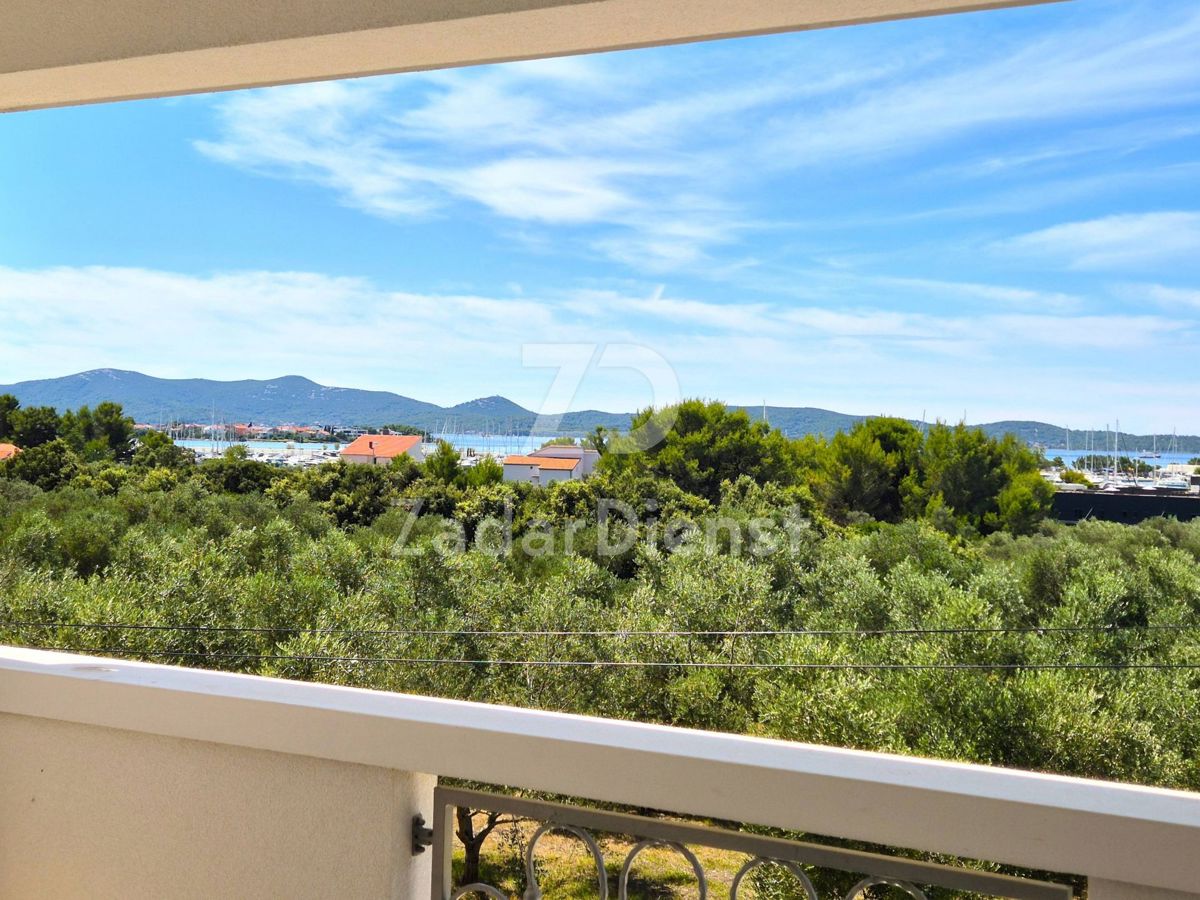 Appartamento moderno con vista mare a Sukošan