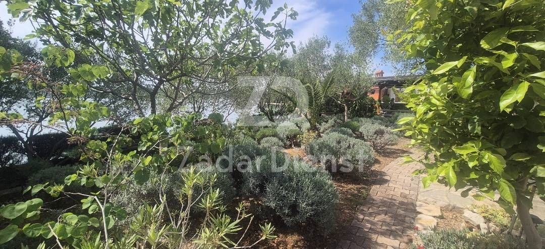 Appartamento in una splendida posizione, fronte mare a Posedarje