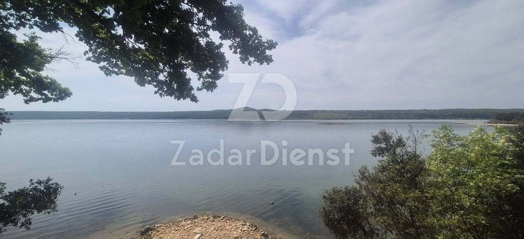 Appartamento in una splendida posizione, fronte mare a Posedarje