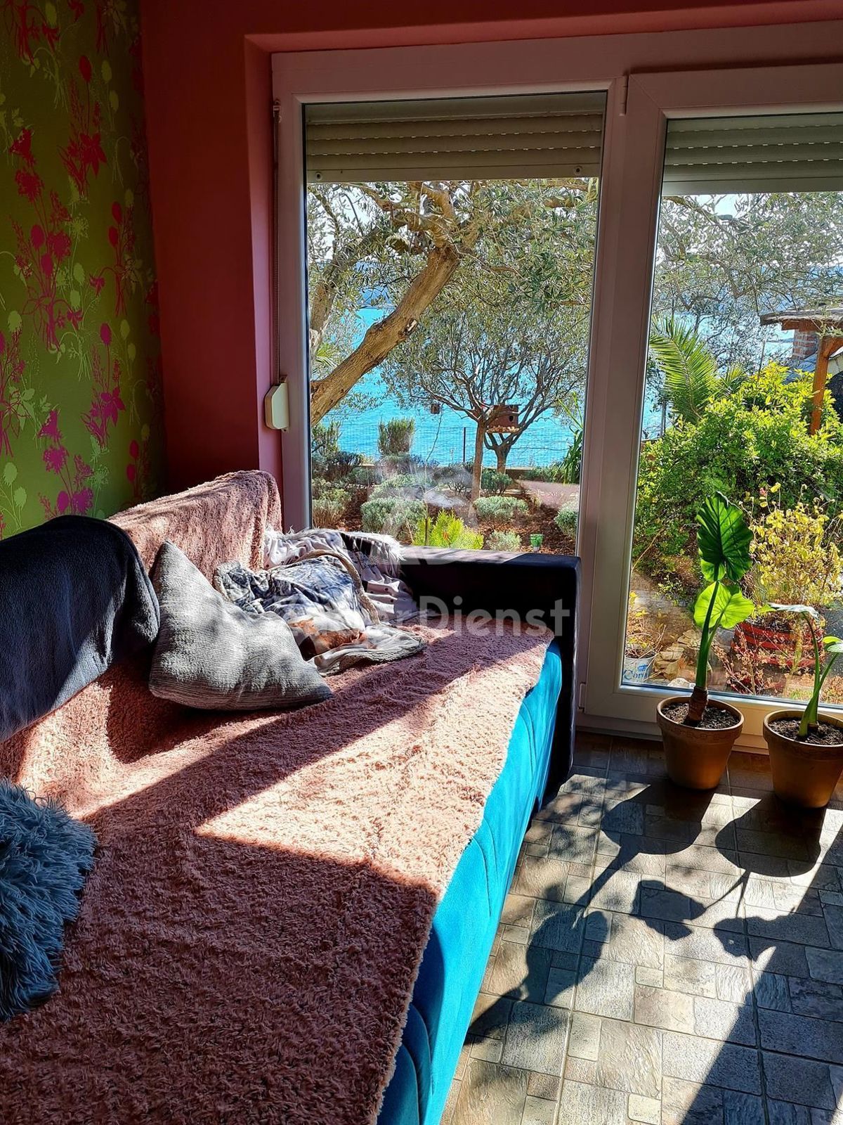 Appartamento in una splendida posizione, fronte mare a Posedarje