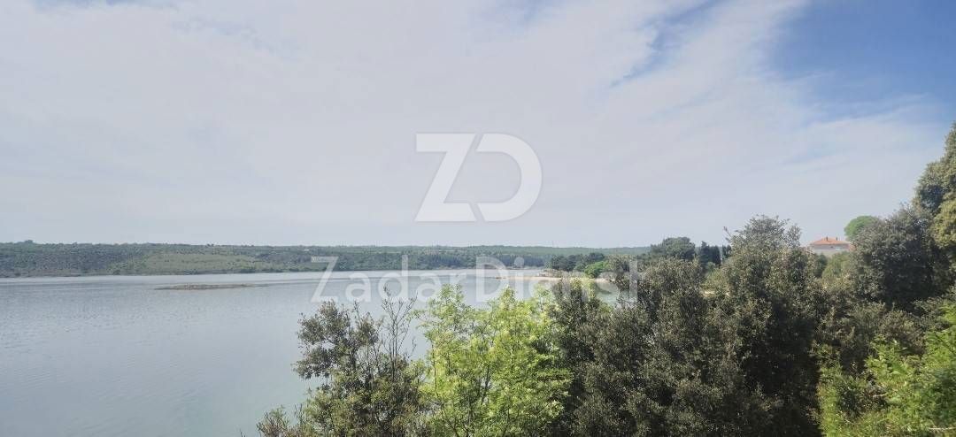 Appartamento in una splendida posizione, fronte mare a Posedarje