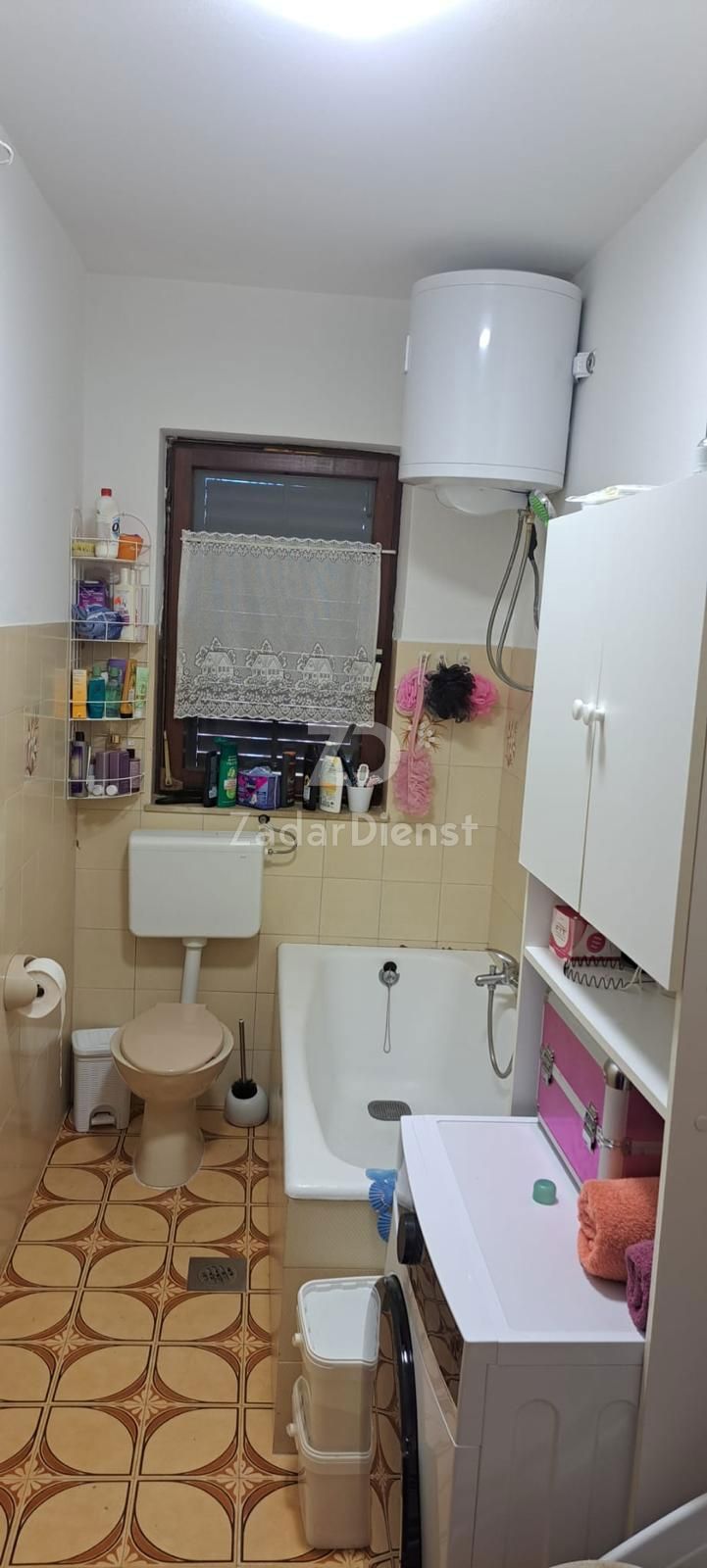 Casa con grande potenziale, a 200 m dal mare a Sukošan