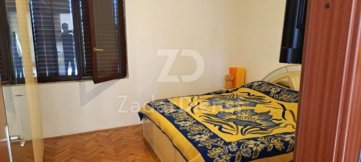 Casa con grande potenziale, a 200 m dal mare a Sukošan