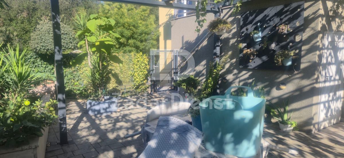 Bellissimo appartamento con vista mare a Zara