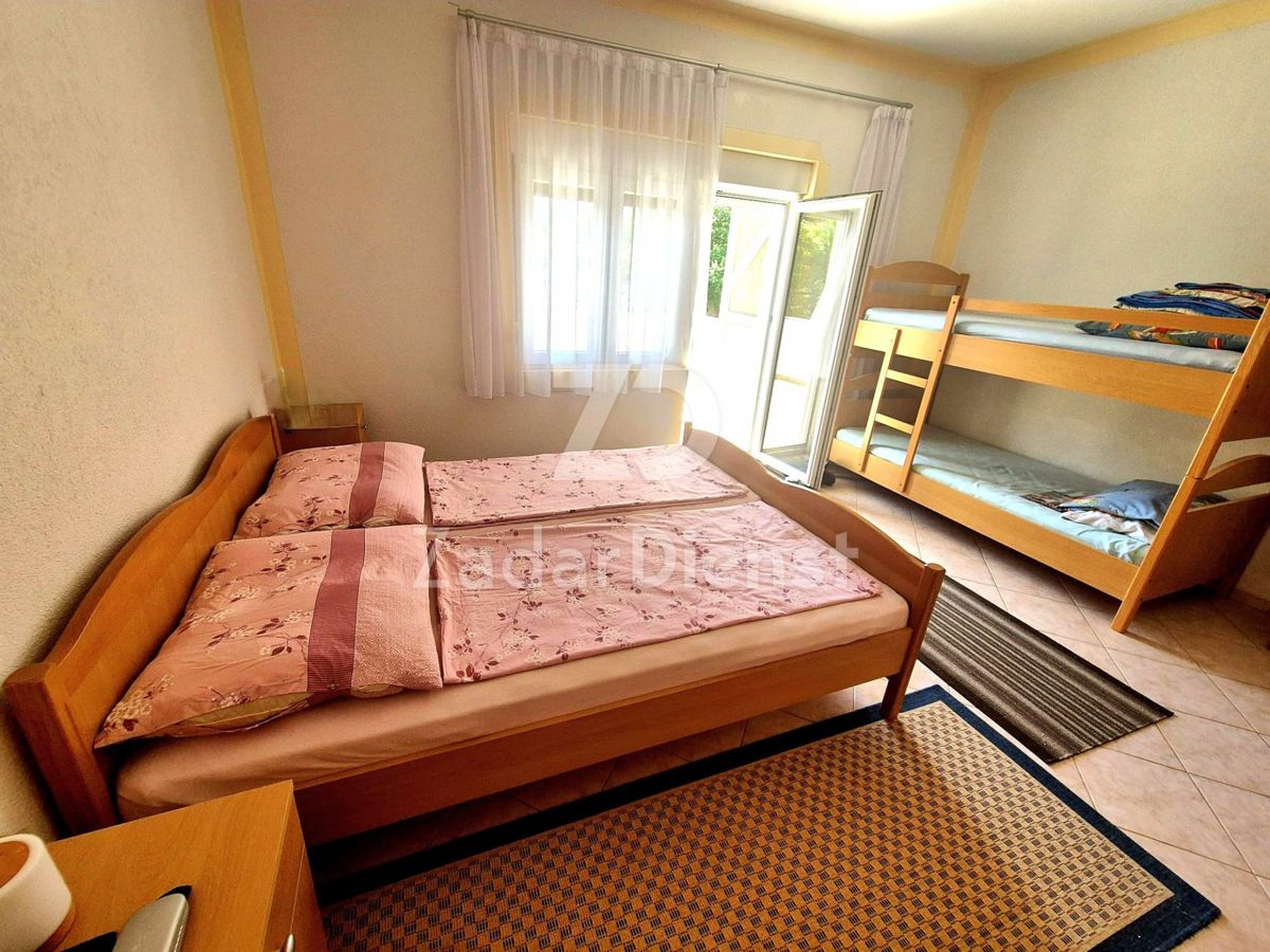 Casa con 2 unità abitative e vista mare a Gornji Karin