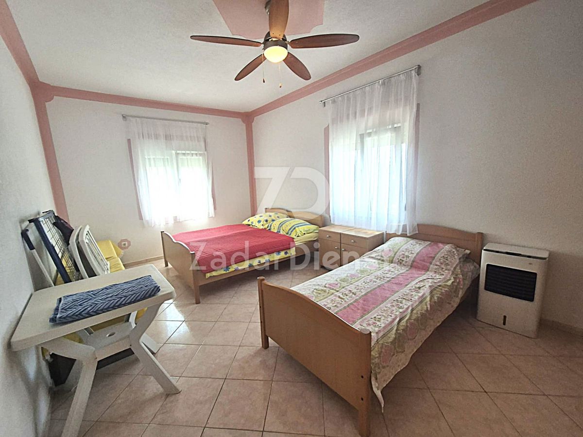 Casa con 2 unità abitative e vista mare a Gornji Karin