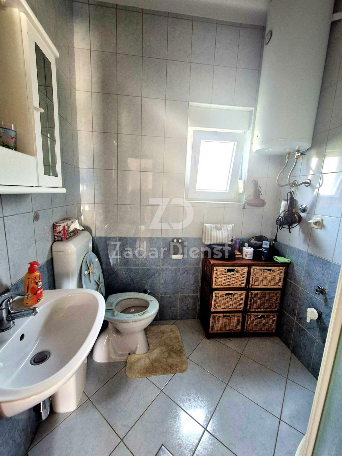 Casa con 2 unità abitative e vista mare a Gornji Karin