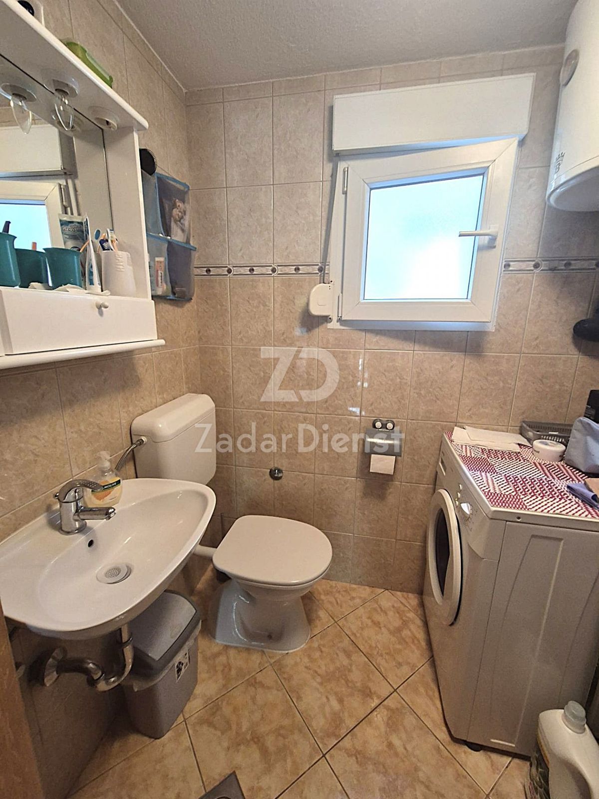 Casa con 2 unità abitative e vista mare a Gornji Karin