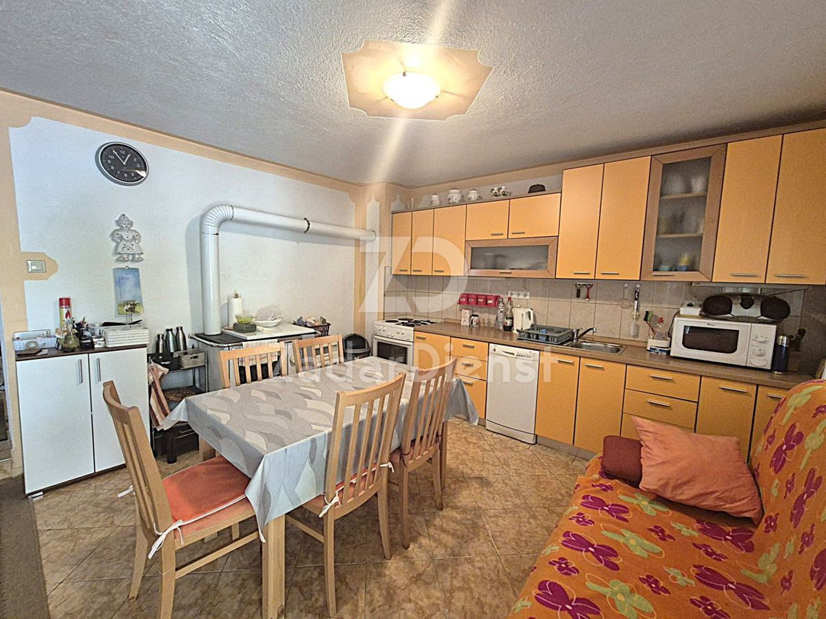 Casa con 2 unità abitative e vista mare a Gornji Karin