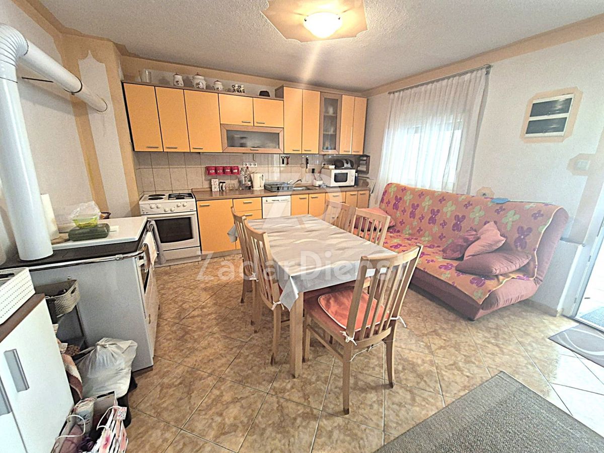 Casa con 2 unità abitative e vista mare a Gornji Karin