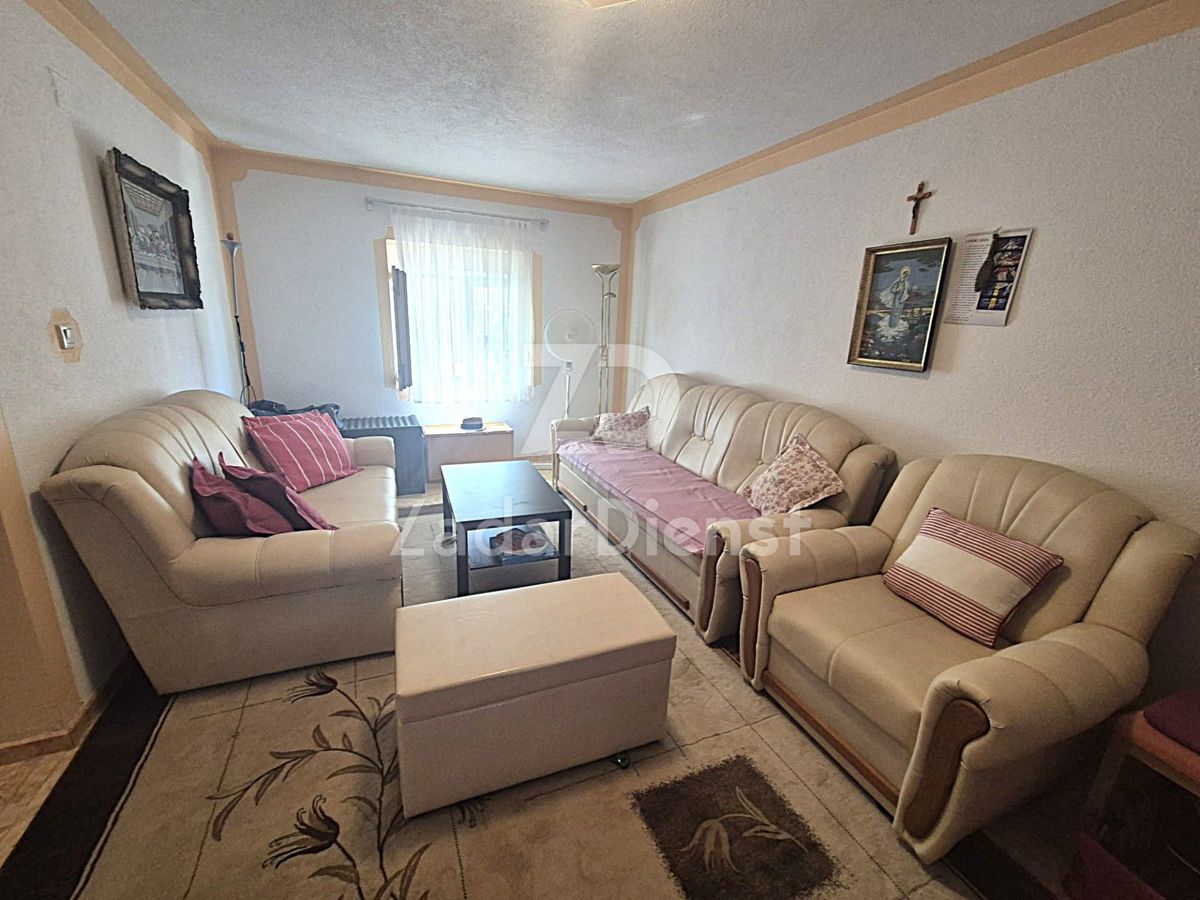 Casa con 2 unità abitative e vista mare a Gornji Karin