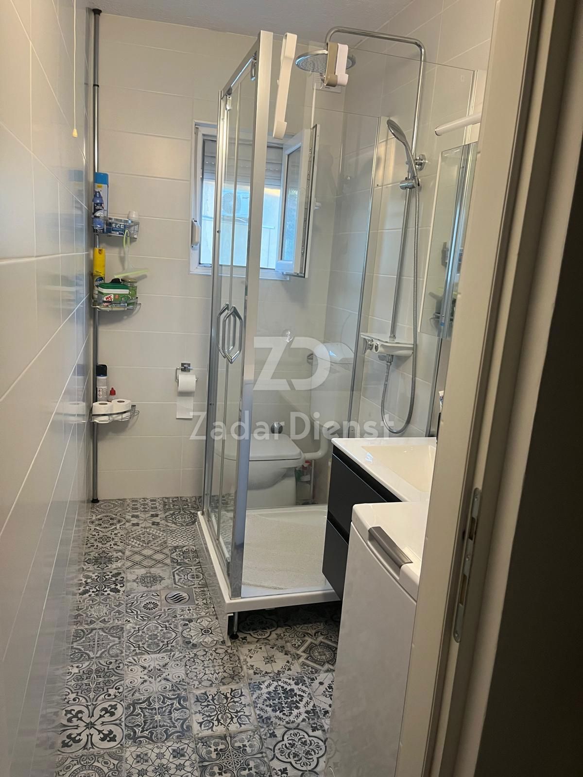 Appartamento con due camere al primo piano a Gornji Karin