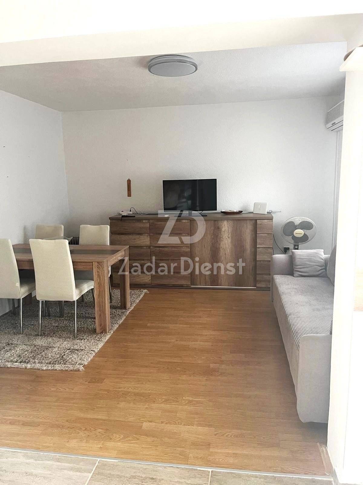 Appartamento con due camere al primo piano a Gornji Karin