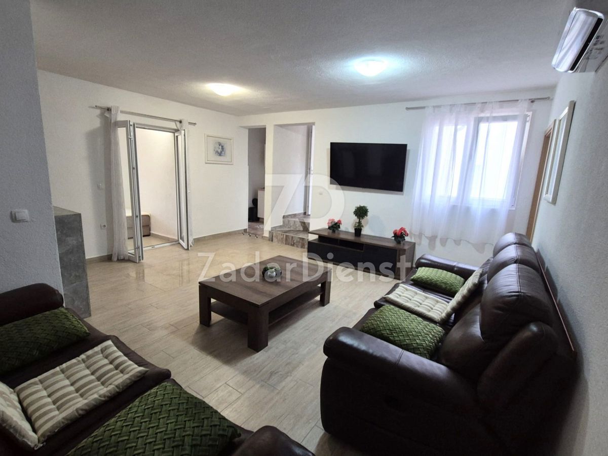 Appartamento arredato con vista mare a Maslenica