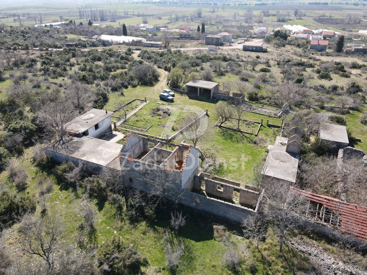 Case su un terreno spazioso di 3097 m2 - Donja Jagodnja