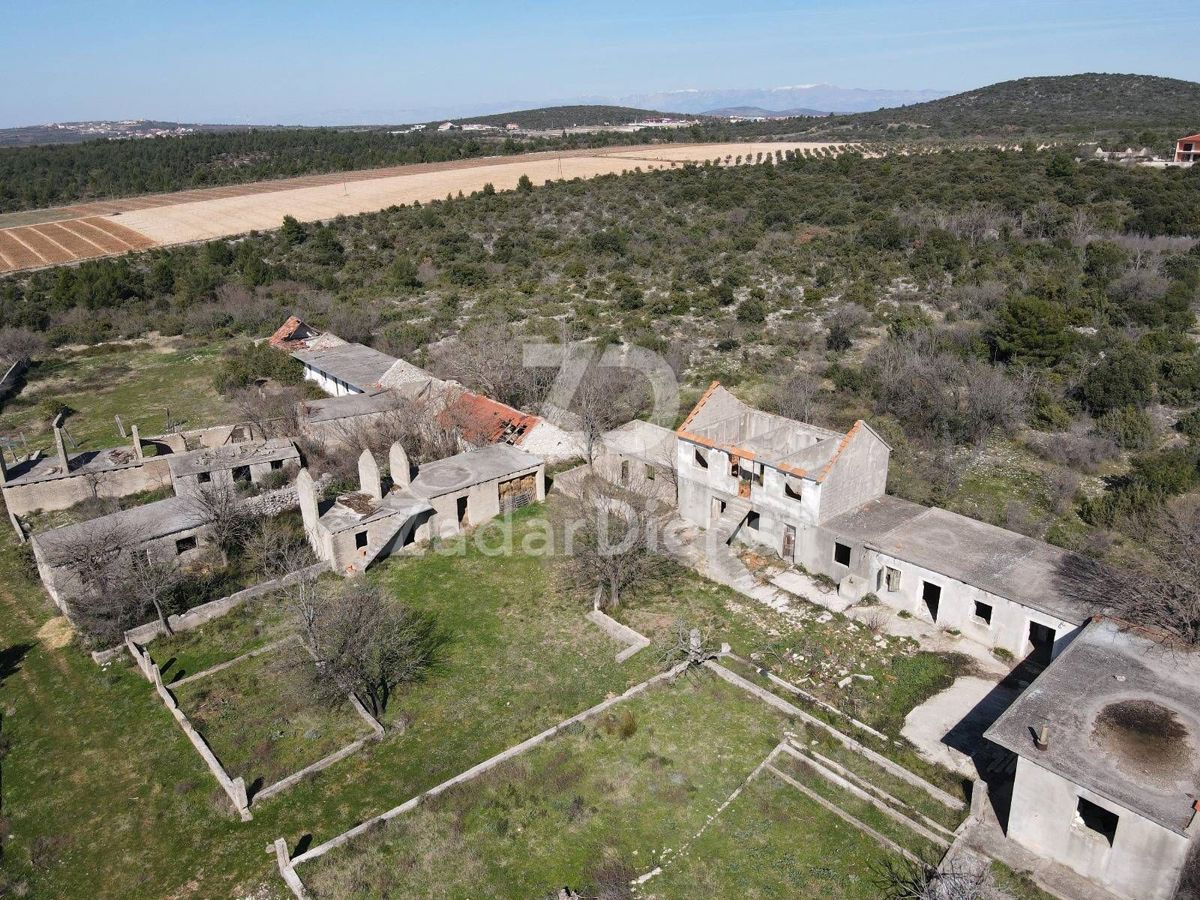 Case su un terreno spazioso di 3097 m2 - Donja Jagodnja