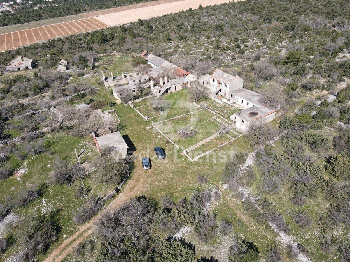 Case su un terreno spazioso di 3097 m2 - Donja Jagodnja