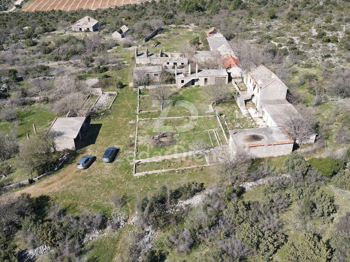 Case su un terreno spazioso di 3097 m2 - Donja Jagodnja