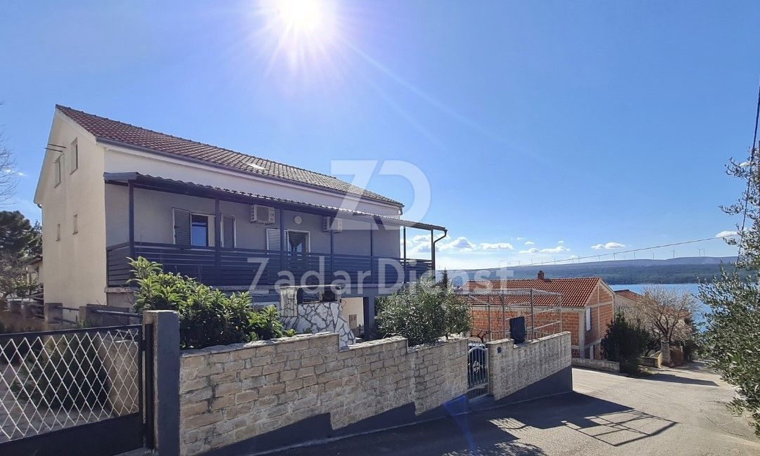 Casa di 274 m2 con vista sul mare a Kruševo