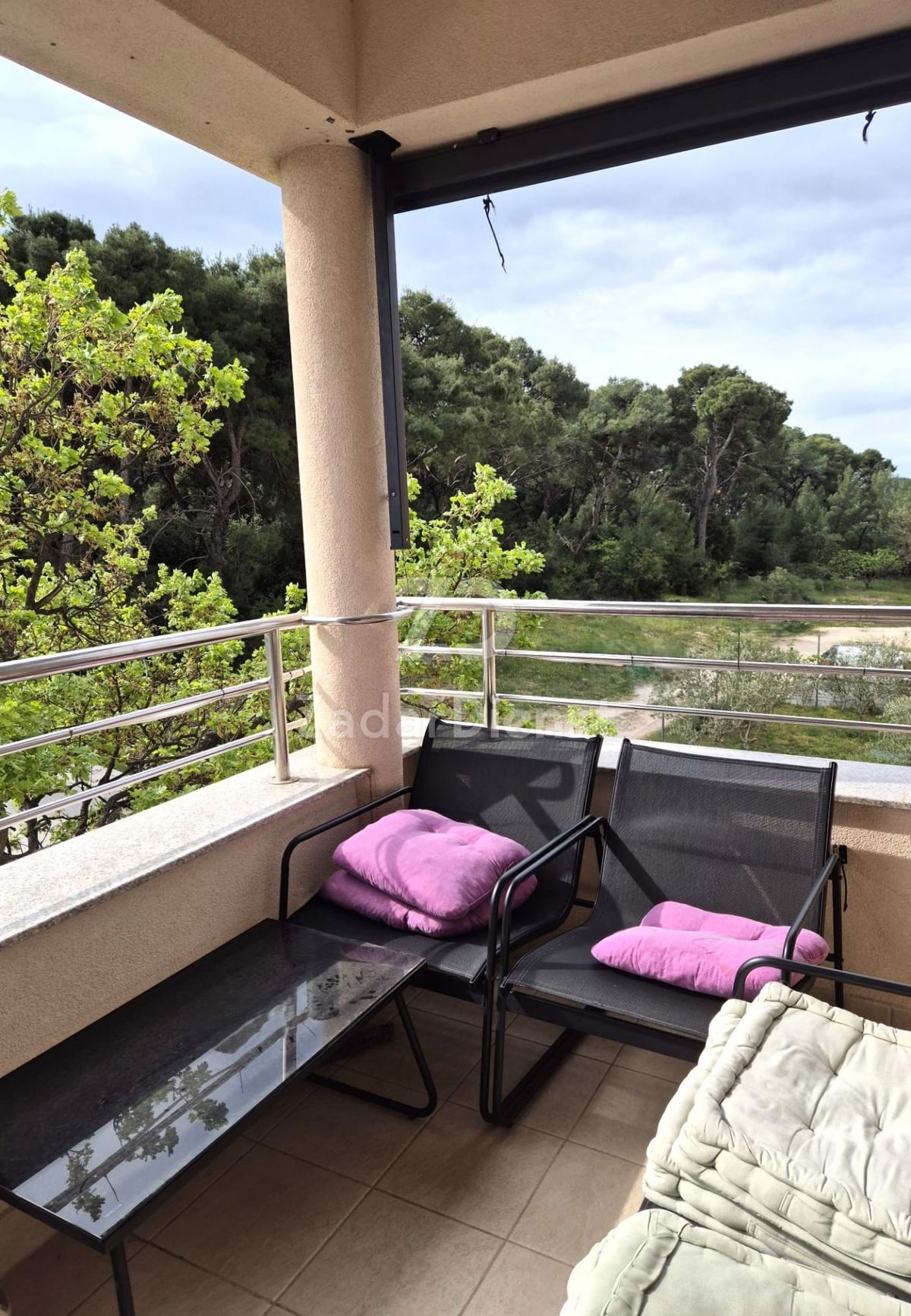 Appartamento con due camere di 55 m2 al 2º piano a Biograd na Moru