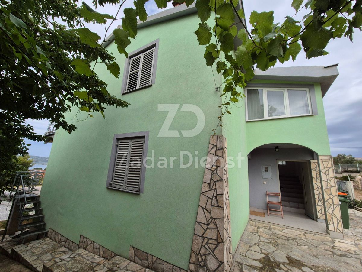 Casa con 4 unità abitative e vista sul mare a Sv. Filip i Jakov