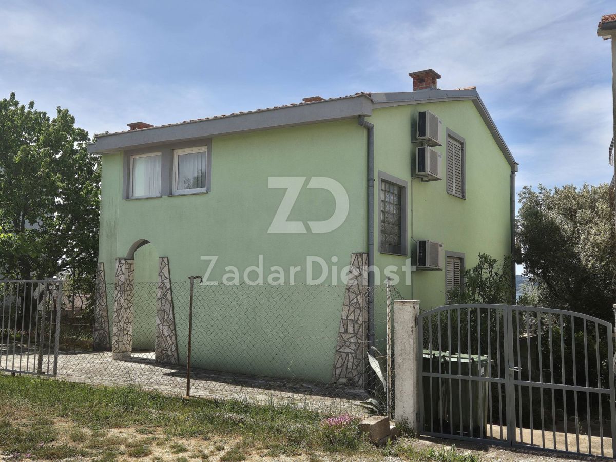 Casa con 4 unità abitative e vista sul mare a Sv. Filip i Jakov