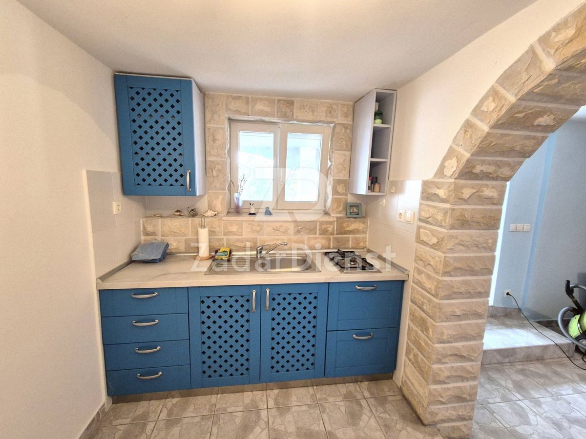 Casa con 4 unità abitative e vista sul mare a Sv. Filip i Jakov