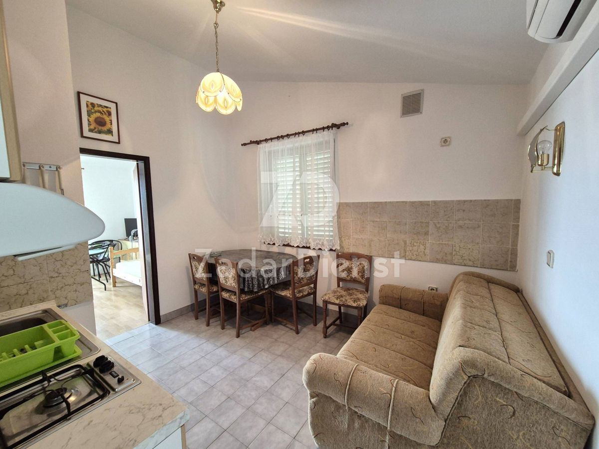 Casa con 4 unità abitative e vista sul mare a Sv. Filip i Jakov